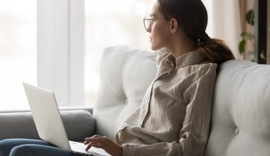 Mesterséges intelligenciával is hatékonyan csökkenthető a munkahelyi stressz